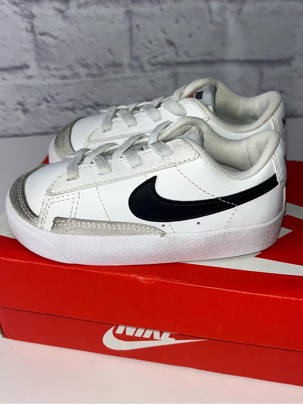 Nike Blazer Mid '77 Toddler Sneakers Boys Youth Size 7
Preowned condition